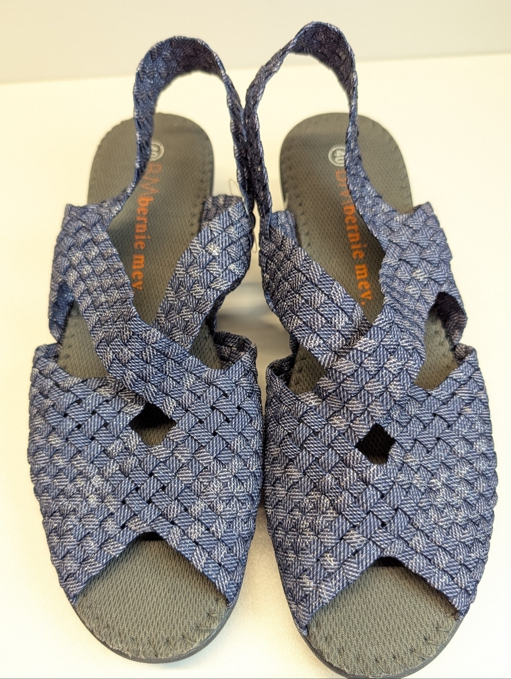 Bernie Mev Kira Women's Metallic Blue Criss Cross Low Heel Sandals NWOB 40EU/9US